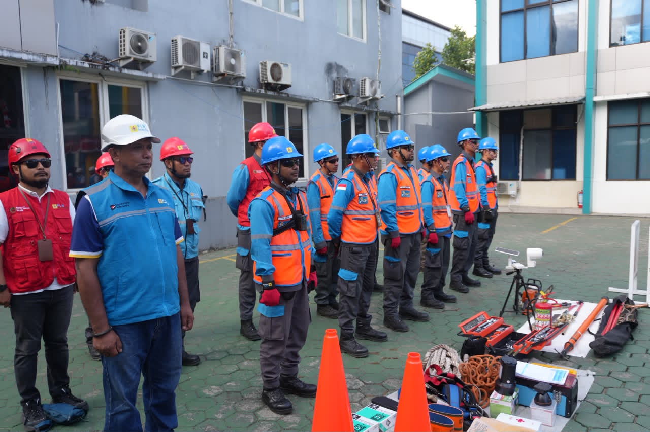 PT PLN (Persero) Unit Induk Wilayah Maluku dan Maluku Utara (UIW MMU) menggelar Apel Siaga Kelistrikan secara serentak di seluruh Unit Pelaksana Pelayanan Pelanggan (UP3) di wilayah Maluku dan Maluku Utara.(Istimewa).
