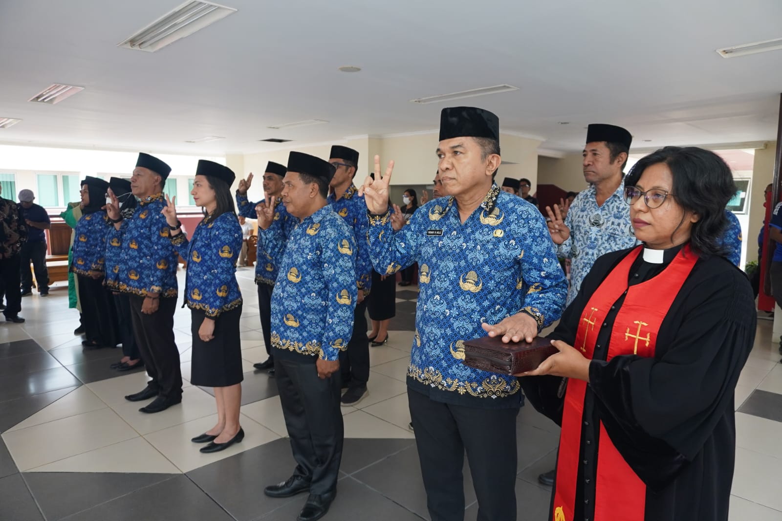 Pelantikan 16 Pejabat Eselon III di Lantai Dua Kantor Bupati Halmahera Utara, Jumat (30/10/2026).