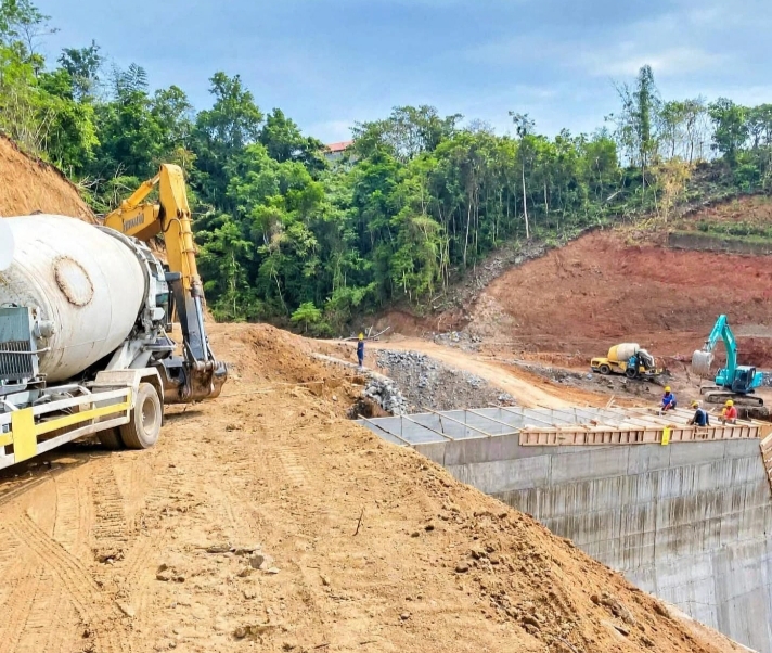 Proyek pembangunan infrastruktur pengendali sedimen atau Sabo Dam yang dikerjakan Kementerian Pekerjaan Umum melalui Balai Wilayah Sungai (BWS) Maluku Utara.