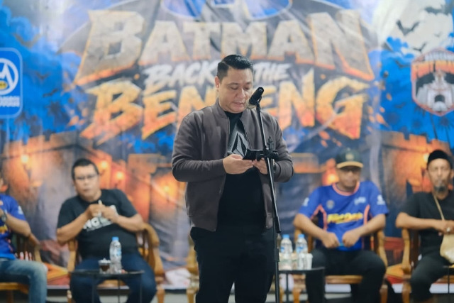 Mochtar Hasim, membuka Open Tournament Domino Game yang digelar Komunitas/Basecamp Fort Oranje, Rabu (28/10/2026) malam.