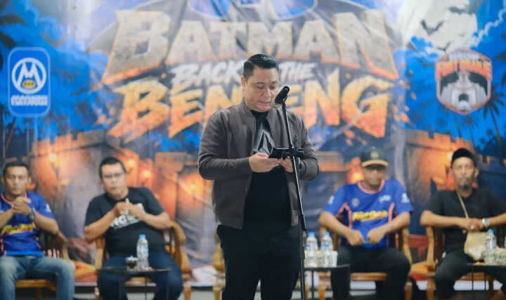 Mochtar Hasim, membuka Open Tournament Domino Game yang digelar Komunitas/Basecamp Fort Oranje, Rabu (28/10/2026) malam.